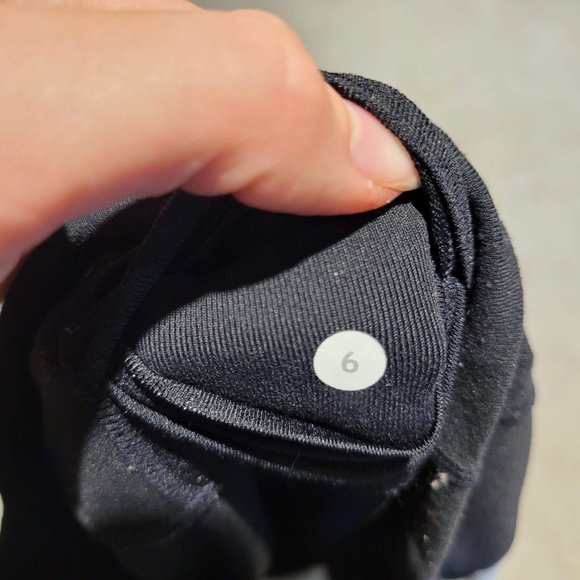 Lululemon Straight Leg Leggings, Size 6, Black and White - Picture 4 of 4